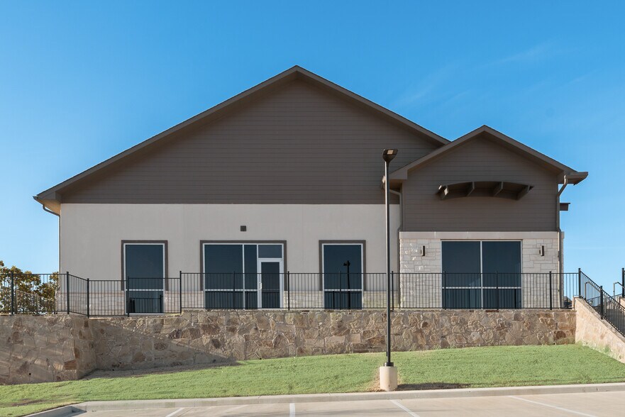 More Photos Of 250 Gerault Rd, Flower Mound Medical For Sale