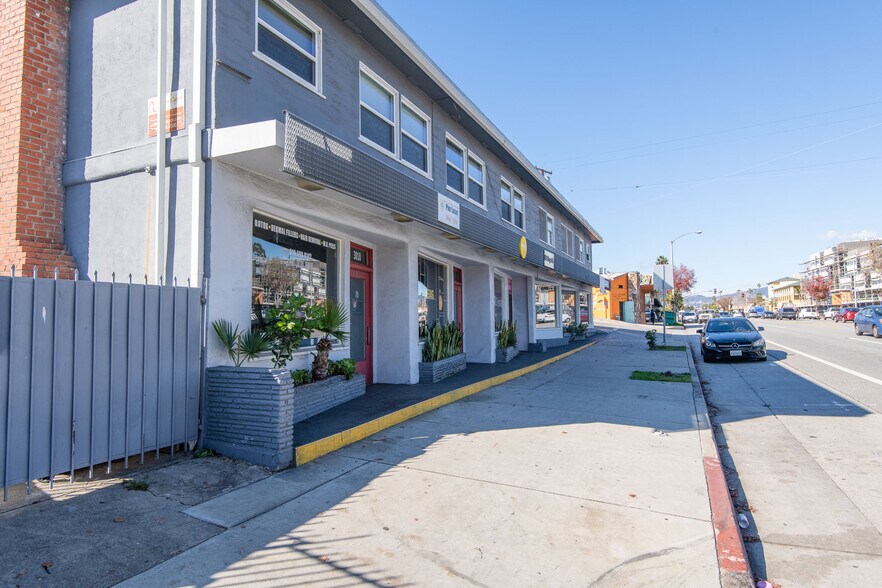 More Photos Of 3000-3010 Lincoln Blvd, Santa Monica Storefront Retail Residential For Lease