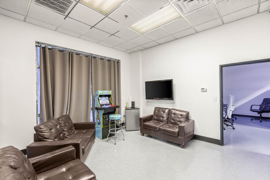 More Photos Of 4570 Donovan Way, North Las Vegas Light Distribution For Sale