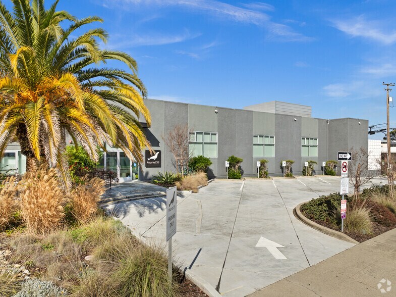 More Photos Of 699 Veterans Blvd, Redwood City Office For Lease