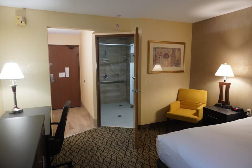 More Photos Of 6460 Dixie Hwy, Bridgeport Hotel For Sale