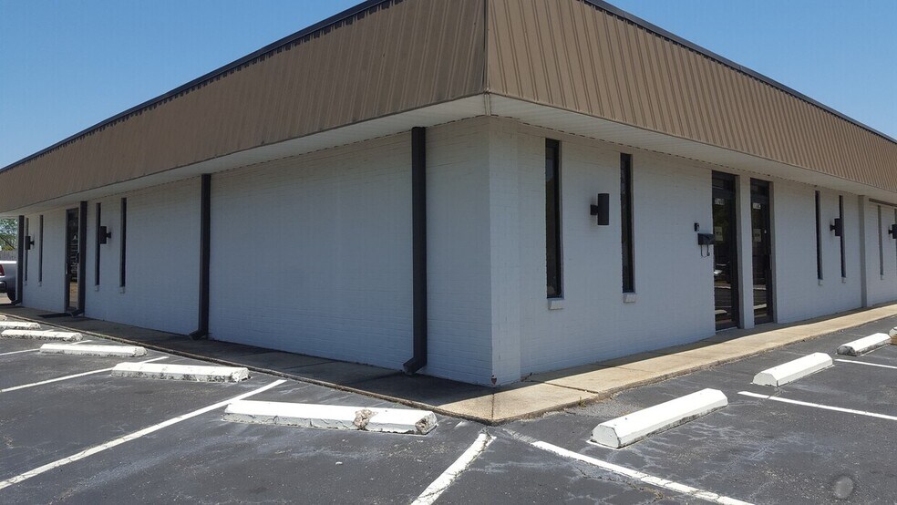 More Photos Of 3168 Midtown Park S, Mobile Showroom For Lease