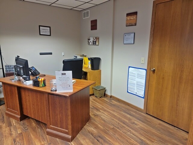 More Photos Of 1905 S Central Ave, Marshfield Office For Lease