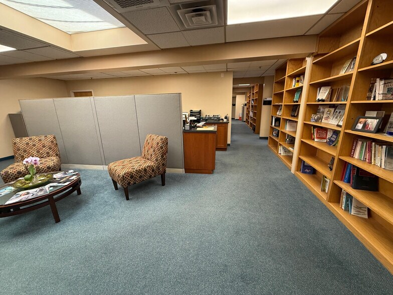 More Photos Of 288 Walnut St, Newton Office For Lease