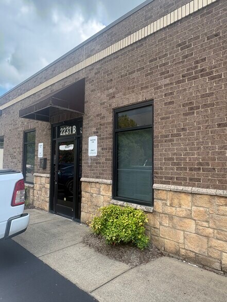 More Photos Of 2231 NW Broad St, Murfreesboro Showroom For Lease