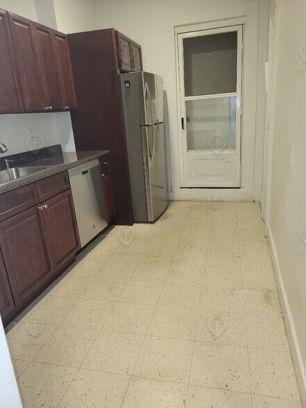 More Photos Of 37-47 82nd St, Flushing Office For Lease