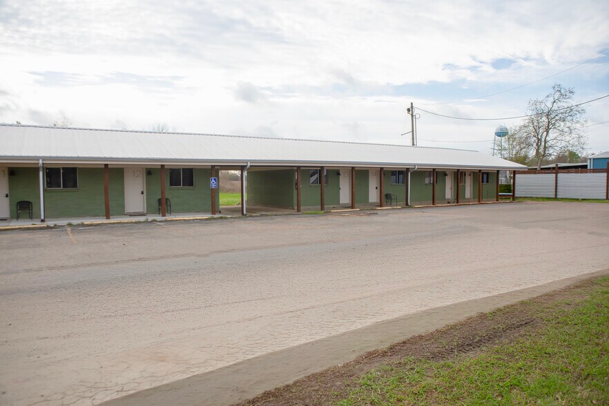 More Photos Of 6199 Highway 165, Columbia Hotel For Sale