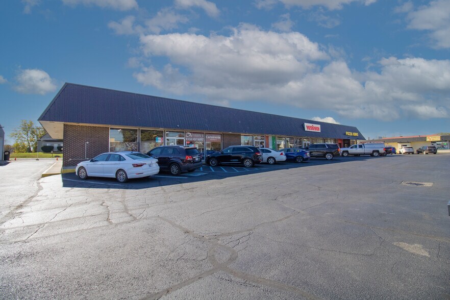 Primary Photo Of 620-640 E Washington, Winchester Auto Repair For Sale
