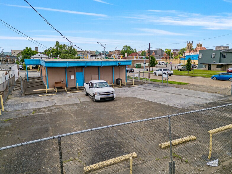 More Photos Of 1302-1306 4th Ave, Huntington Medical For Sale