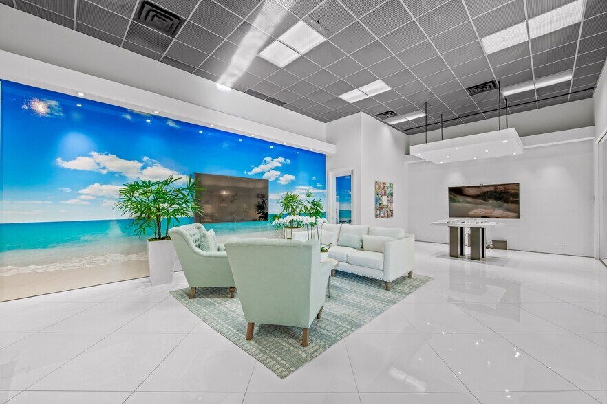 More Photos Of 100 S Washington Blvd, Sarasota Office For Sale