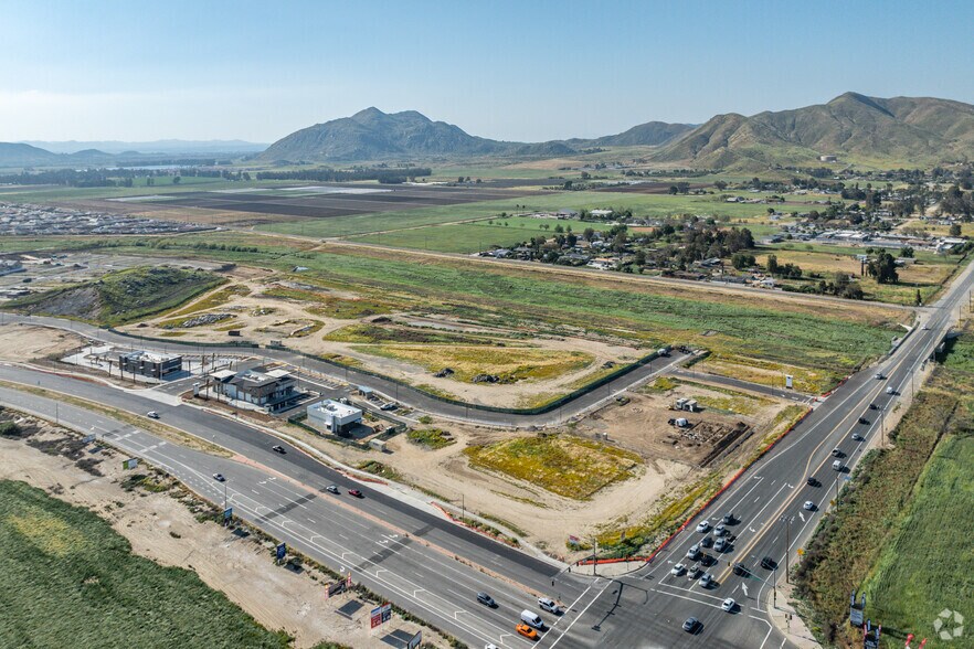 More Photos Of Domenigoni Pky, Winchester Storefront For Lease