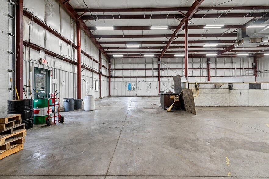 More Photos Of 3300 Commodity Ln, Green Bay Manufacturing For Sale