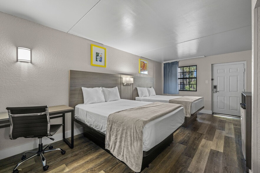 More Photos Of 2904 Melbourne St, Tampa Hotel For Sale