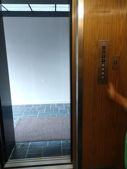 More Photos Of 20 E Tabb St, Petersburg Office For Lease