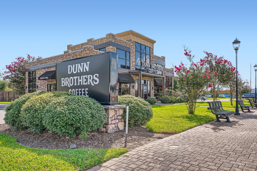 More Photos Of 201 S Friendswood Dr, Friendswood Freestanding For Lease