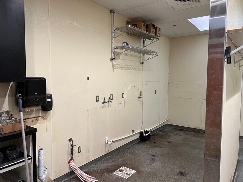 More Photos Of 3750 Hamilton Blvd, Allentown General Retail For Sale