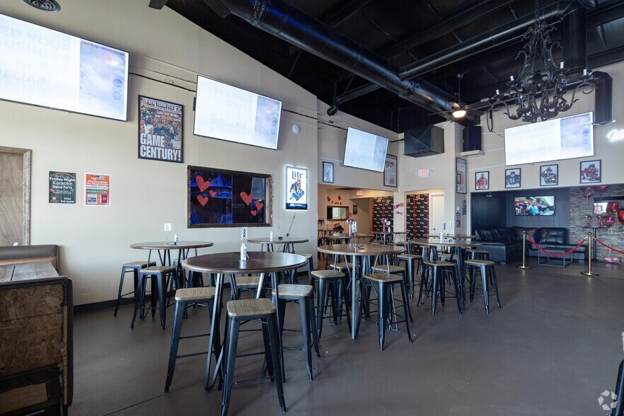 More Photos Of 210-216 N Milwaukee Ave, Lake Villa Storefront For Lease