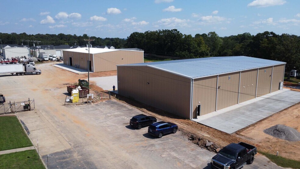 More Photos Of 700 E Fairfield Rd, Greenville Warehouse For Lease