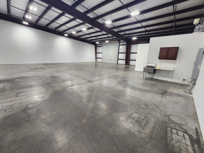 More Photos Of 9144 E Florentine Rd, Prescott Valley Light Distribution For Lease