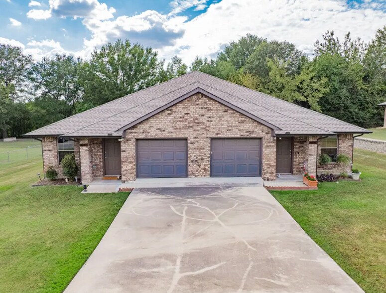 More Photos Of 26 Duplex Portfolio, Commerce Apartments For Sale