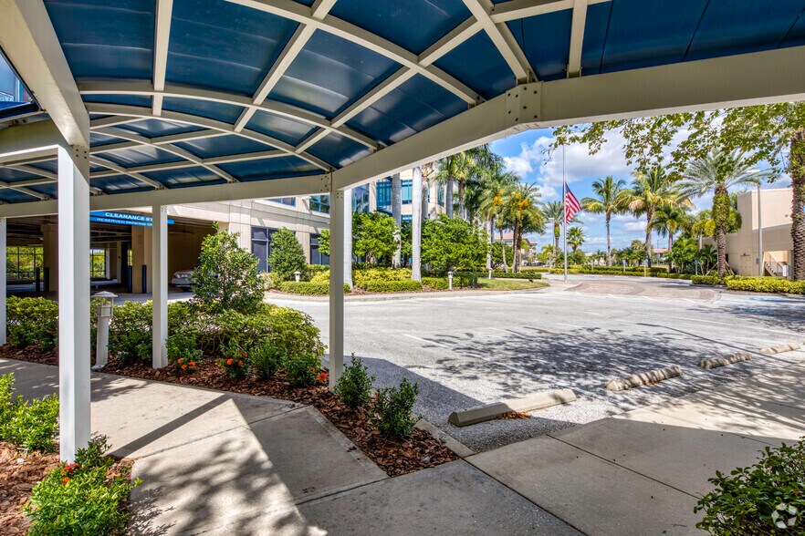 More Photos Of 5550 W Executive Dr, Tampa Office Residential For Sale