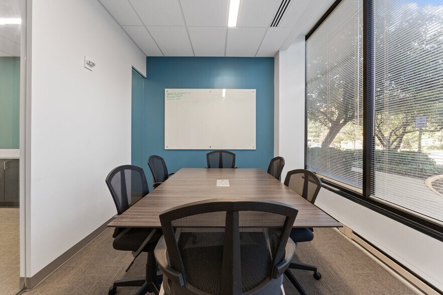 More Photos Of 8229 Boone Blvd, Vienna Unknown For Lease