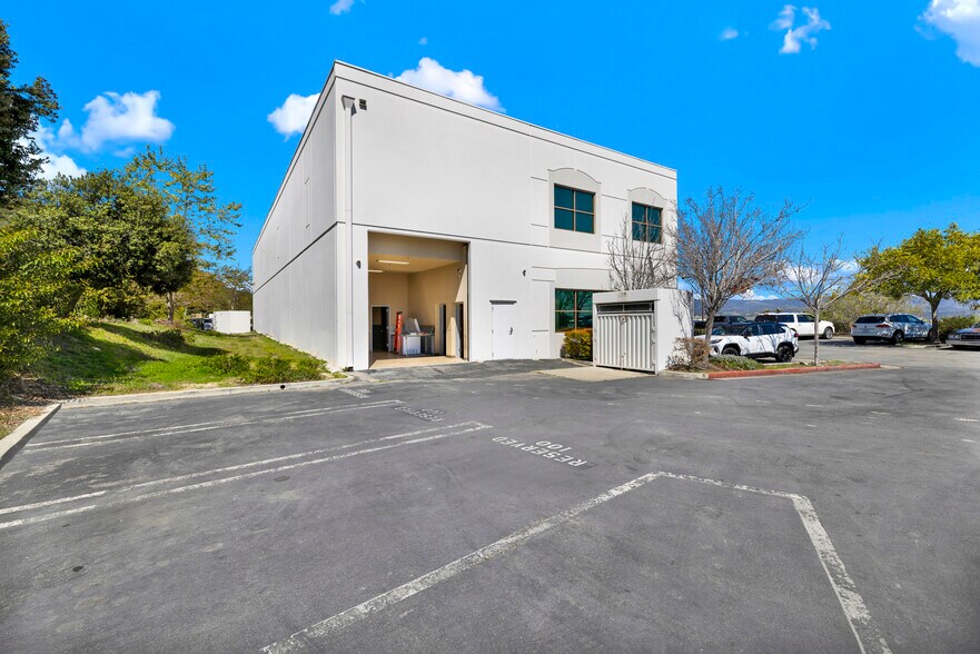 More Photos Of 232 Avenida Fabricante, San Clemente Warehouse For Lease