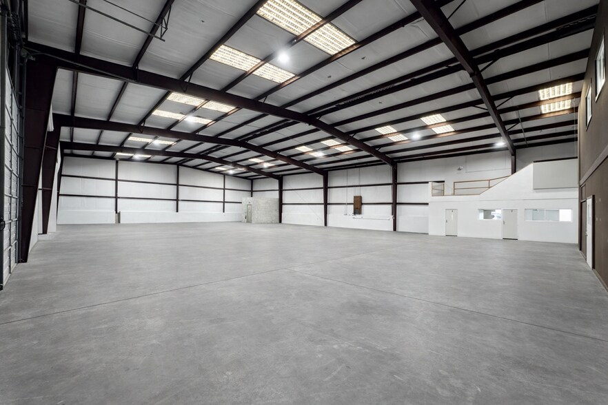 More Photos Of 220 Recker Hwy, Auburndale Warehouse For Lease