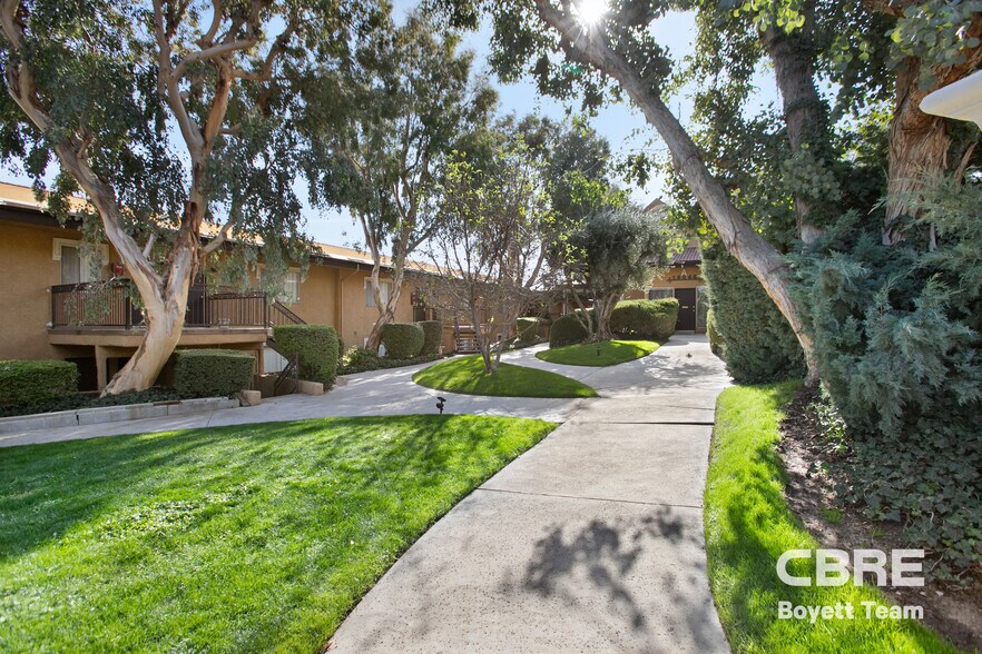 More Photos Of 18046 Beneda Ln, Santa Clarita Apartments For Sale