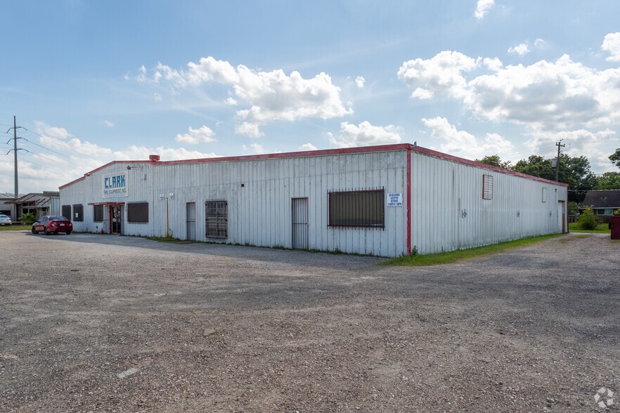 More Photos Of 1838 Federal Rd, Houston Warehouse For Sale