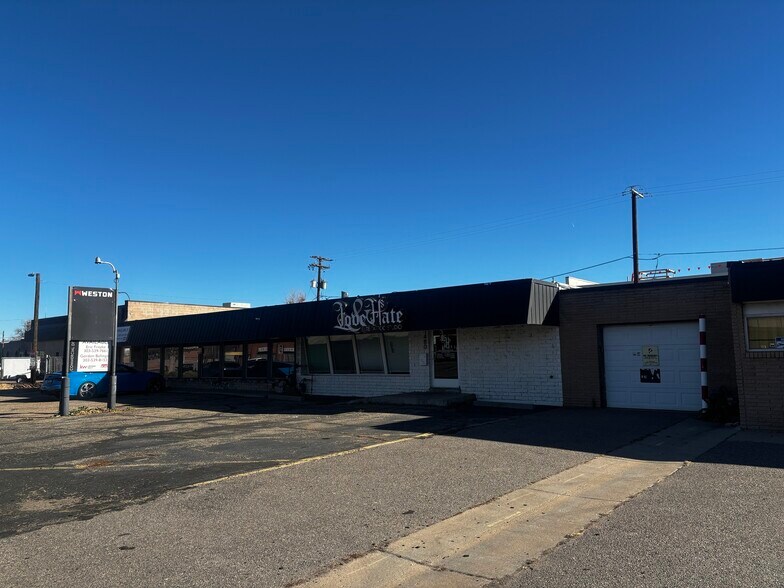 More Photos Of 1480 Ammons St, Lakewood Office For Sale