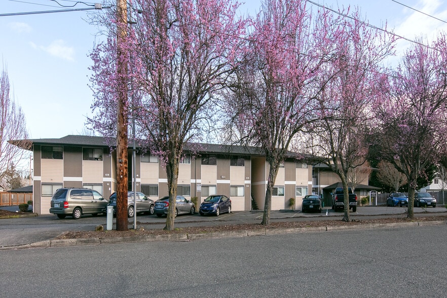 More Photos Of 921 12th Ave SE, Puyallup Apartments For Sale