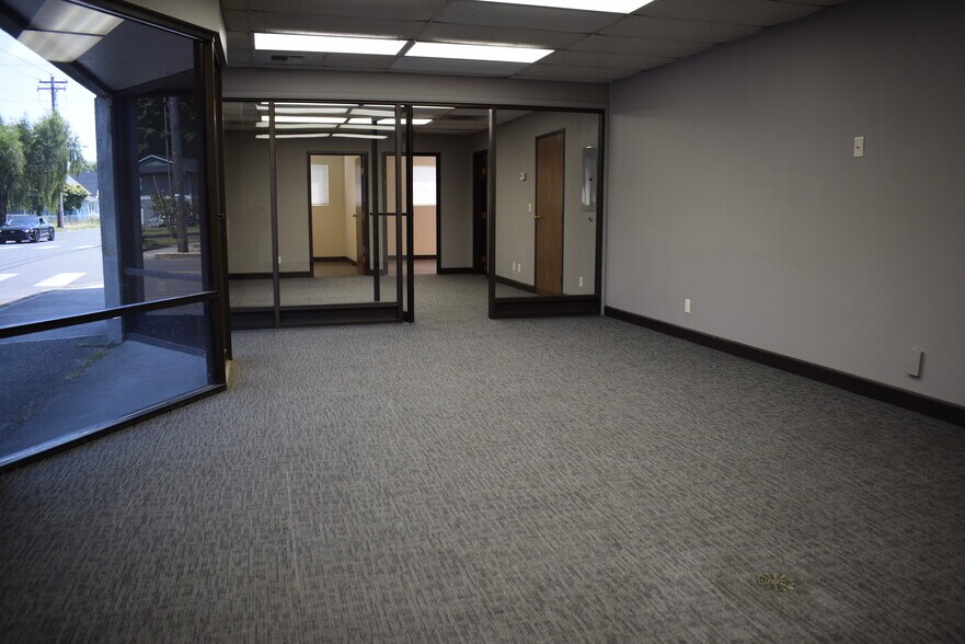 More Photos Of 613 Pacific Ave S, Kelso Distribution For Lease