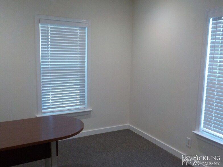 More Photos Of 2357 Pio Nono Ave, Macon-Bibb Medical For Sale