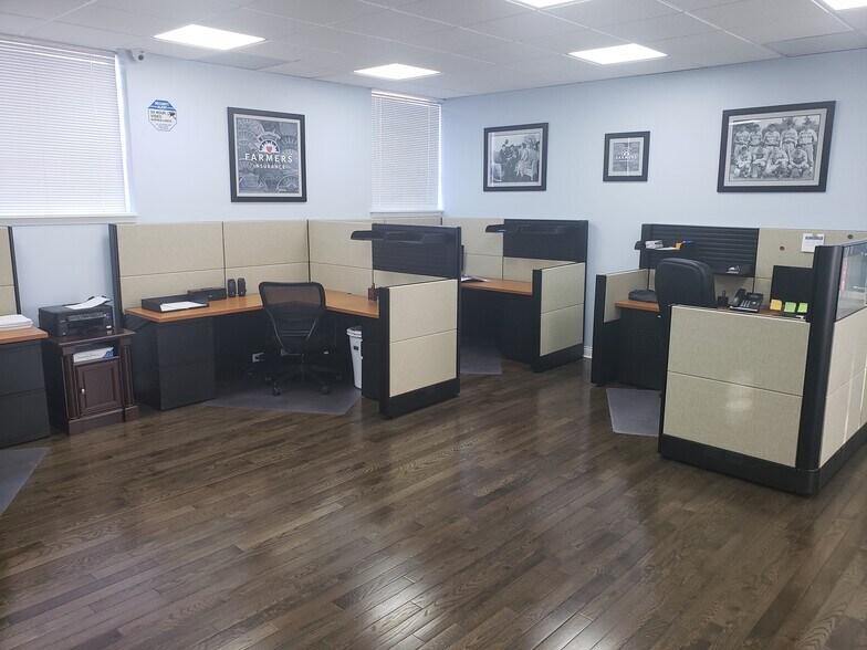 More Photos Of 710 Higgins Rd, Park Ridge Office Residential For Lease