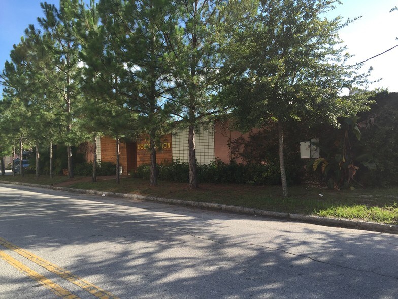 More Photos Of 902 N Rome Ave, Tampa Flex For Lease
