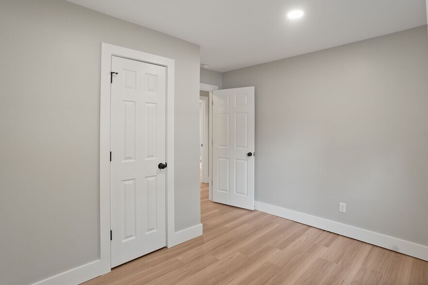 More Photos Of 27 Miller Dr W, Beaufort Office Residential For Sale