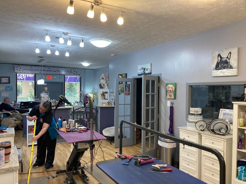 More Photos Of 5403 Western Ave, Knoxville Freestanding For Lease