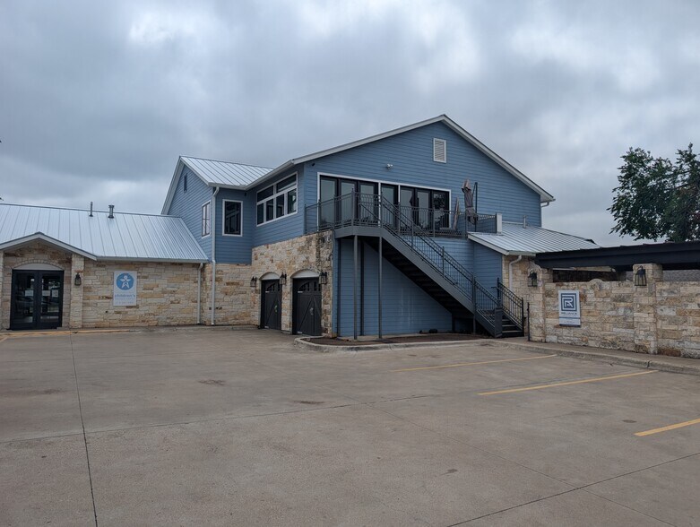 More Photos Of 12 Chisholm Trl, Round Rock Freestanding For Lease