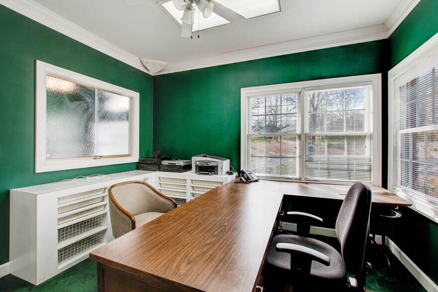More Photos Of 555 Sun Valley Dr, Roswell Office For Sale