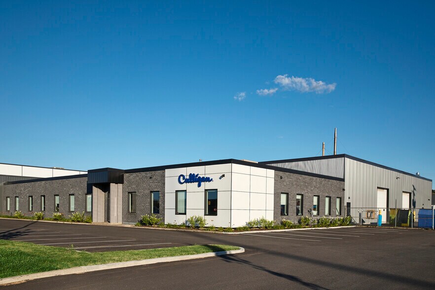 More Photos Of 2927-2929 Av Kepler, Québec Warehouse For Lease