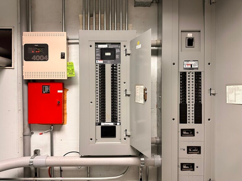 More Photos Of 118 3rd St E, Ashland Office For Sale