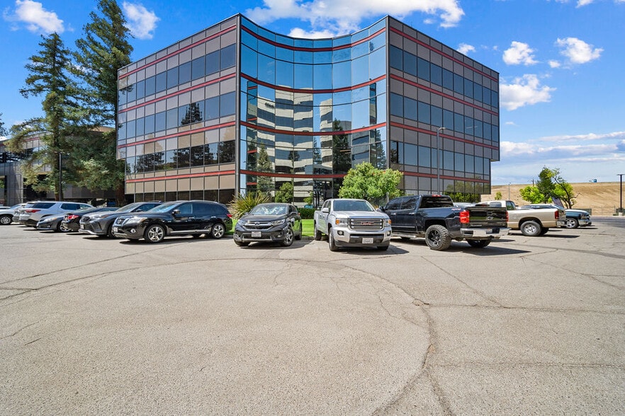 More Photos Of 4560 California Ave, Bakersfield Loft Creative Space For Lease