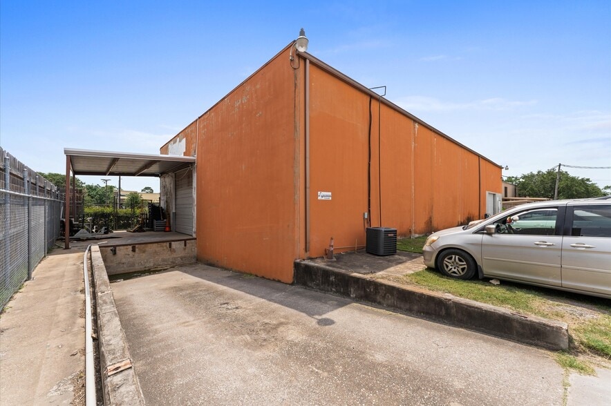 More Photos Of 1440 Cedar Post Ln, Houston Warehouse For Sale