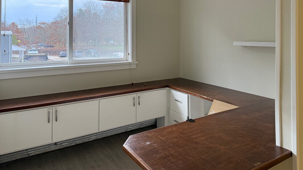 More Photos Of 376 Rt-130, Sandwich Flex For Lease