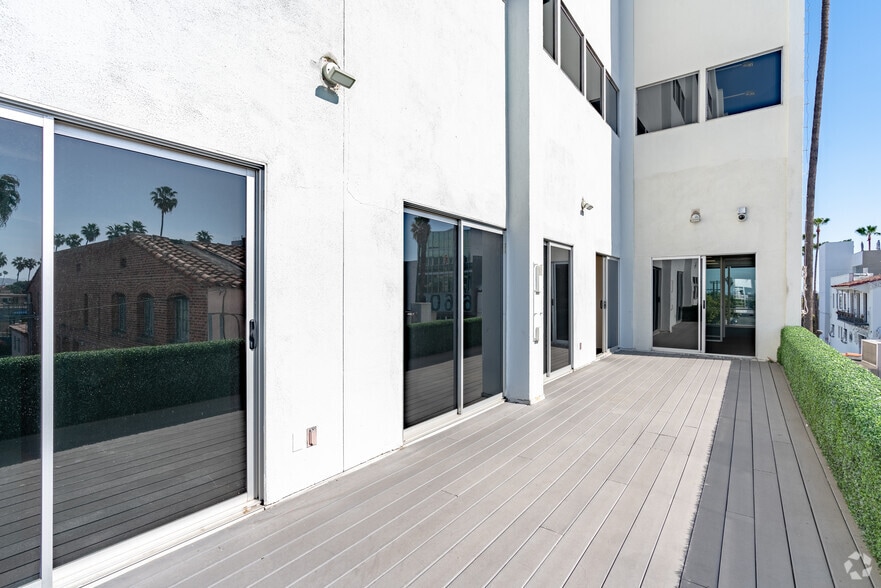 More Photos Of 6565 W Sunset Blvd, Hollywood Office For Lease