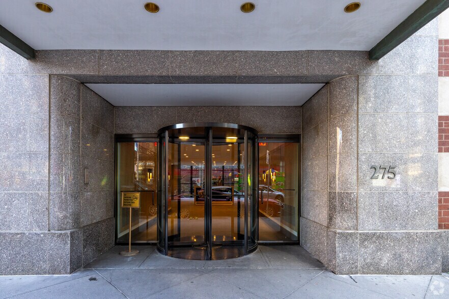 More Photos Of 275 Greenwich St, New York Apartments For Lease