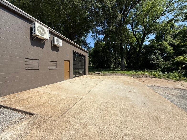 More Photos Of 328 N Highland Ave, Jackson Freestanding For Lease