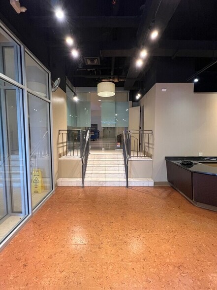 More Photos Of 509 E 5th St, Austin Hotel For Sale