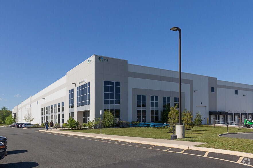 More Photos Of 117 Interstate Blvd, South Brunswick Warehouse For Lease